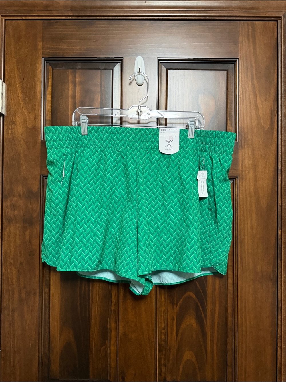 Xersion Green Chevron-Patterned Athletic Pull-On Shorts